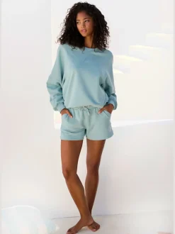 Short en matière sweat avec ruban à coulisse et poches fendues