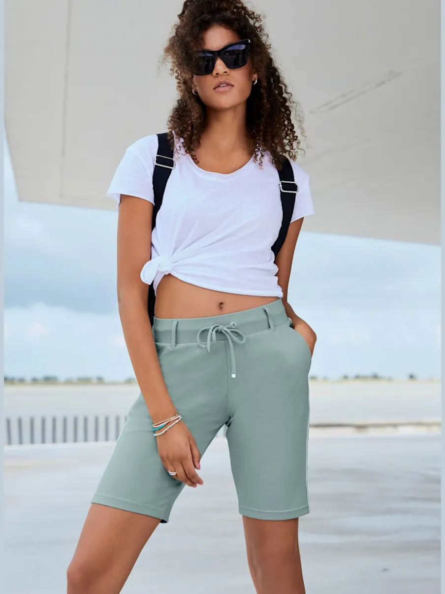 Shorts bermuda doux avec lien à nouer et poches latérales