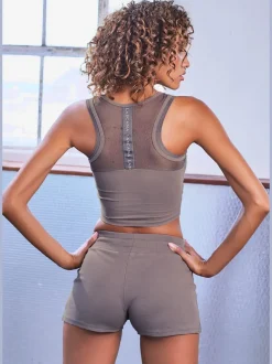 Shorts confortables avec rubans réglables et petites fentes