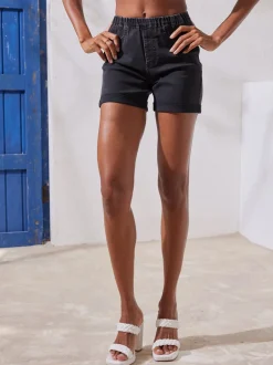 Shorts en jean extensibles avec deux poches arrière