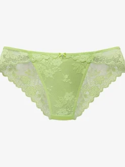 Slip féminin à la coupe élégante