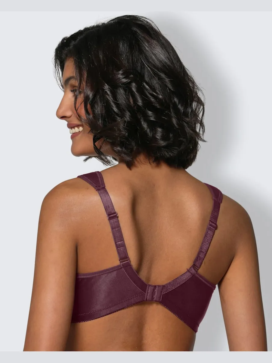 Soutien-gorge sans armatures à bonnets moulés et bretelles réglables
