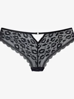 String féminin avec découpes séduisantes