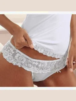 String tanga élégant aux détails séduisants