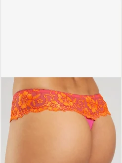 String tanga élégant aux détails séduisants