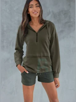 Sweatshirt avec glissière et capuche à manches longues et logo intégrant une qualité de sweat douce et élastique