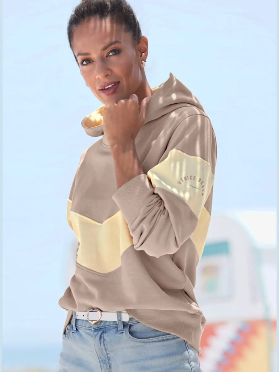 Sweatshirt à capuche avec manches longues et logo sur la manche gauche