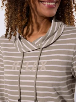 Sweatshirt à rayures avec col roulé et manches longues