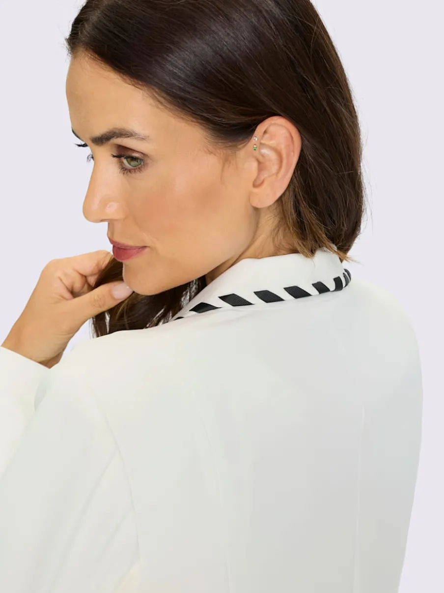 Tailleur pantalon avec blazer à col revers et poches