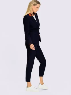 Tailleur pantalon avec col à revers et détails contrastés