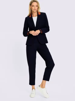Tailleur pantalon avec col à revers et détails contrastés