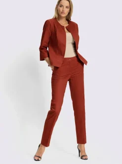 Tailleur-pantalon à blazer rond et manches 3/4 avec poches