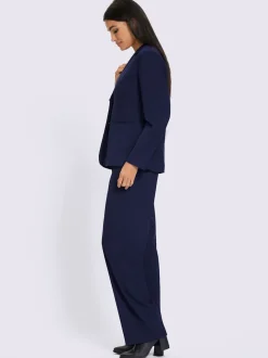 Tailleur pantalon modèle classique élégant