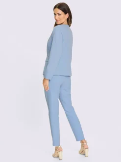 Tailleurs pantalons cintrés avec boutons et poches fonctionnelles