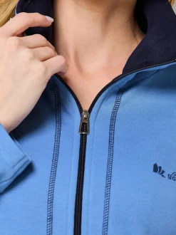 Tenue détente avec veste zippée à col revers et pantalon élastique