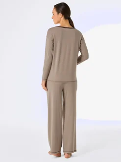 Tenue détente en lyocell avec haut à col U et pantalon large