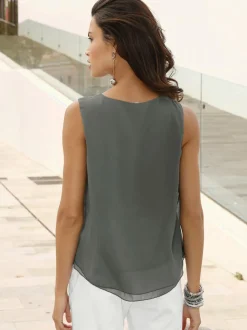 Top femme évasé avec encolure ronde plissée et détails délicats