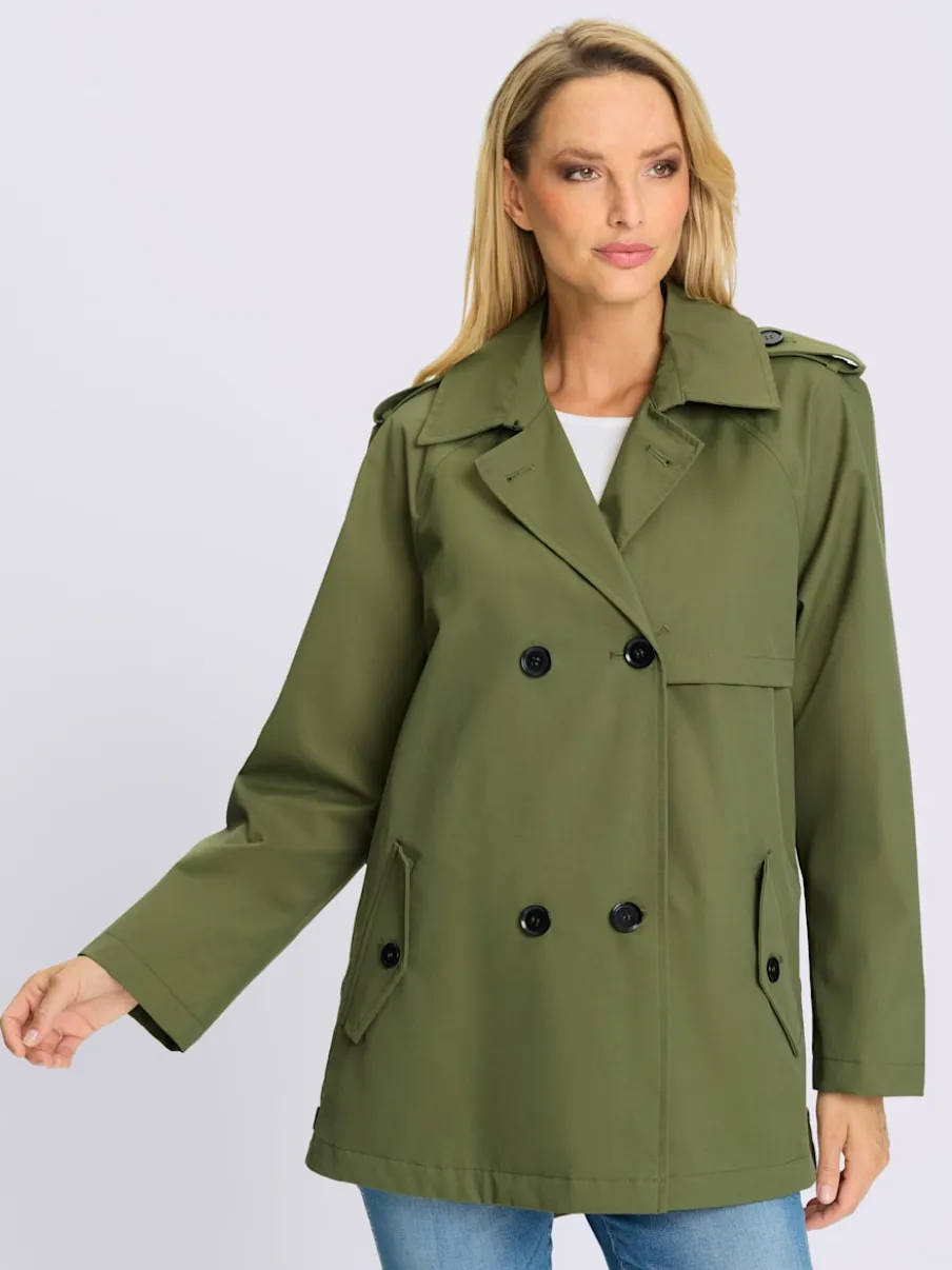Trench-coat long avec col à revers et poches.