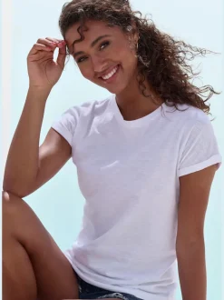 T-shirt basique à col rond avec manches courtes en coton.