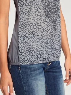 T-shirt à col rond avec motifs dévorés modernes