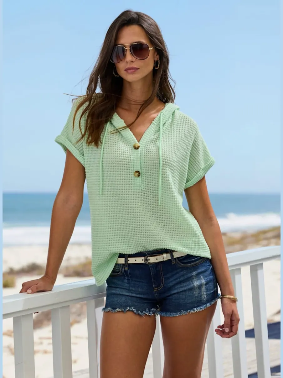 T-shirt de plage en matière gaufrée avec capuche et patte de boutonnage