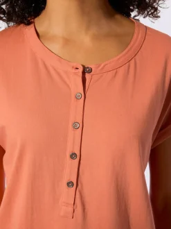 T-shirt à encolure ronde avec patte de boutonnage et mancherons