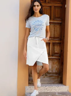 T-shirt à encolure ronde avec rayures et inscription en pierres fantaisie