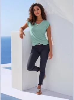 T-shirt à encolure V avec bouton brillant et strass