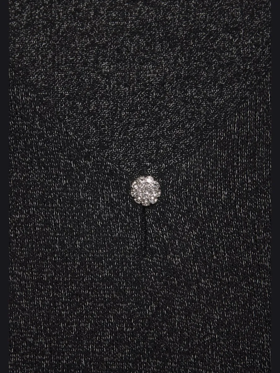 T-shirt à encolure V avec bouton brillant et strass