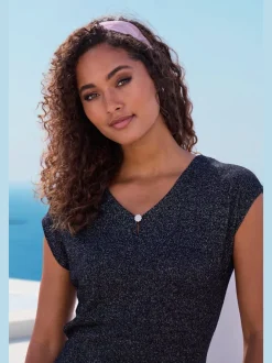 T-shirt à encolure V avec bouton brillant et strass