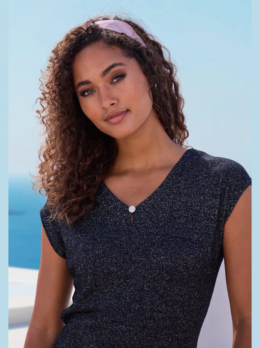 T-shirt à encolure V avec bouton brillant et strass