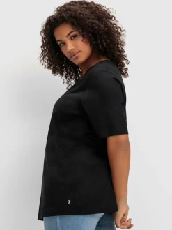 T-shirt encolure v tendance