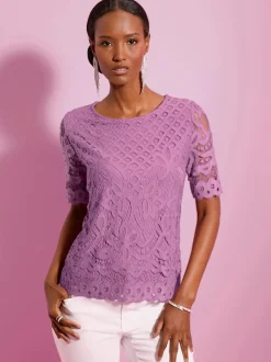 T-shirt en dentelle avec col rond et manches courtes