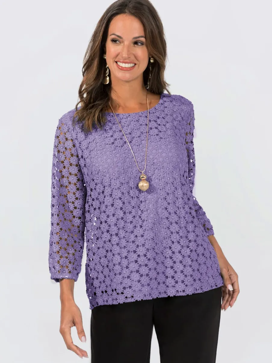 T-shirt en dentelle avec manches transparentes et fente