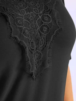 T-shirt en dentelle col v devant et au dos