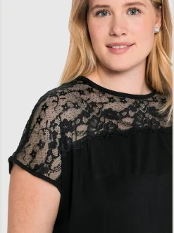 T-shirt en dentelle empiècement dentelle tendance