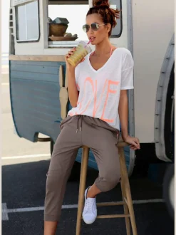 T-shirt en V avec imprimé LOVE et mancherons courts