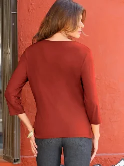 T-shirt femme avec col bénitier et manches 3/4 fluide