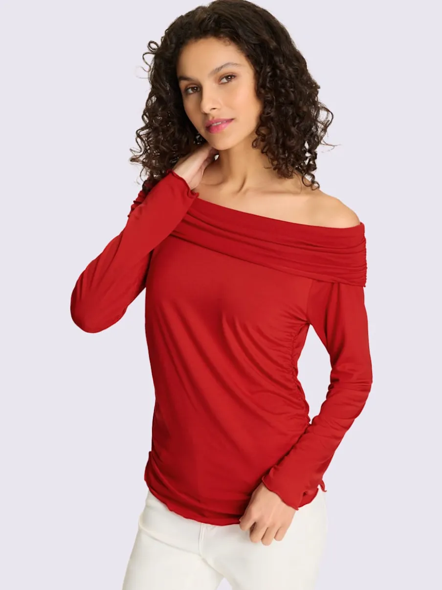 T-shirt féminin avec encolure carmen fronces et manches longues