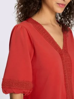 T-shirt féminin à large manches avec col V dentelé
