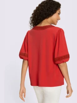 T-shirt féminin à large manches avec col V dentelé