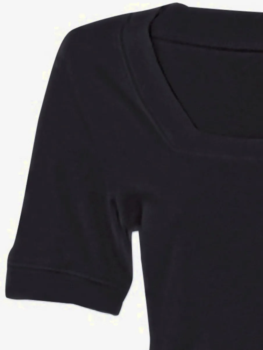 T-shirt à grande encolure carrée avec manches courtes et coupe ajustée