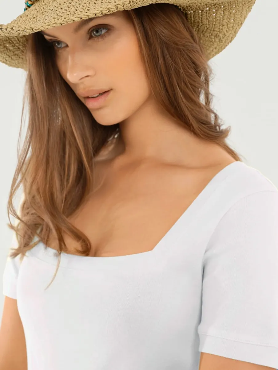 T-shirt à grande encolure carrée avec manches courtes et coupe ajustée
