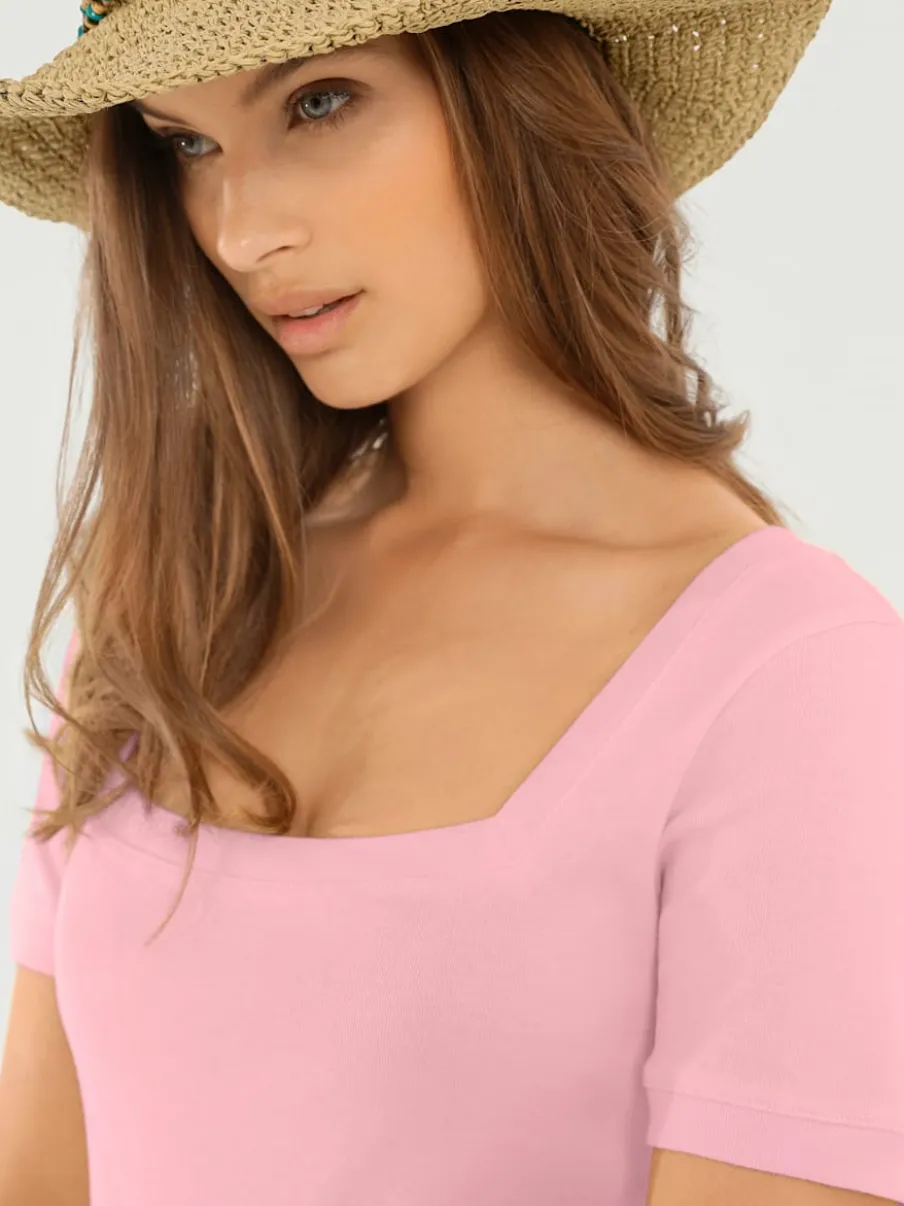 T-shirt à grande encolure carrée avec manches courtes et coupe ajustée