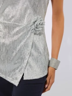 T-shirt long à col en V avec fleur décorative latérale