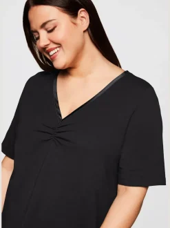 T-shirt long encolure en v affinante