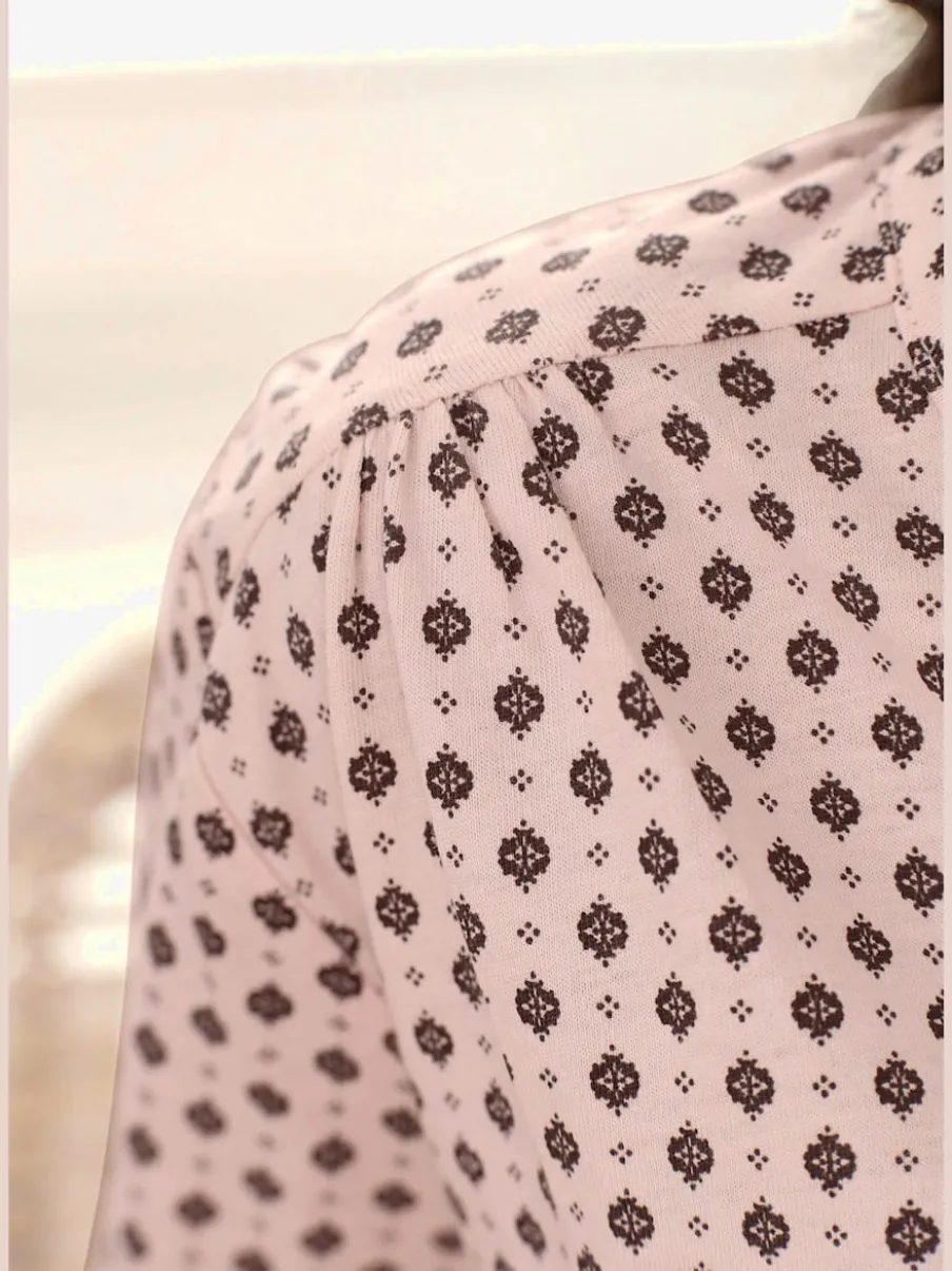 T-shirt à manches 3/4 avec col en V et boutons brillants