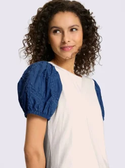 T-shirt à manches bouffantes avec broderie et encolure ronde