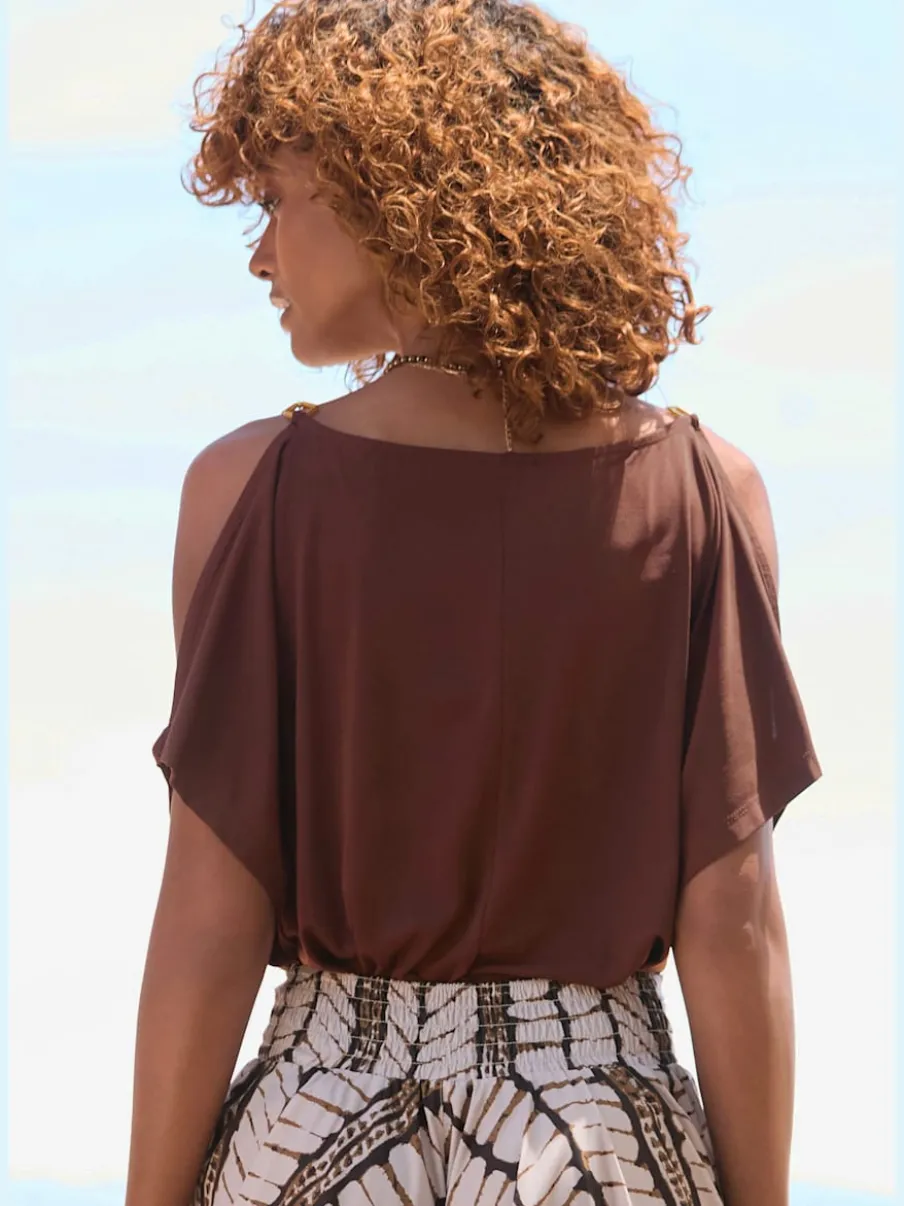 T-shirt à manches courtes avec chaînes dorées et décolleté drapé