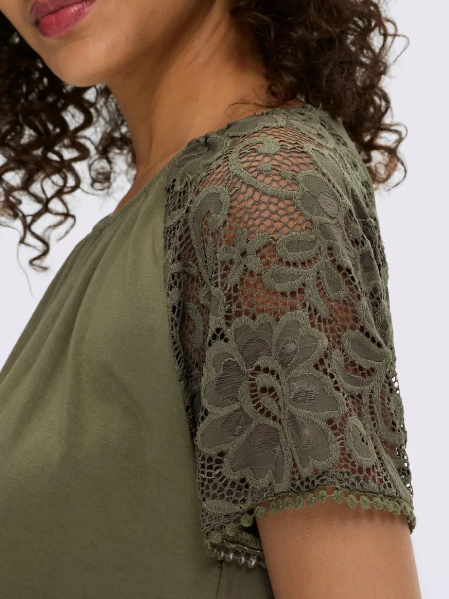 T-shirt à manches courtes avec dentelle et fronces à l'encolure